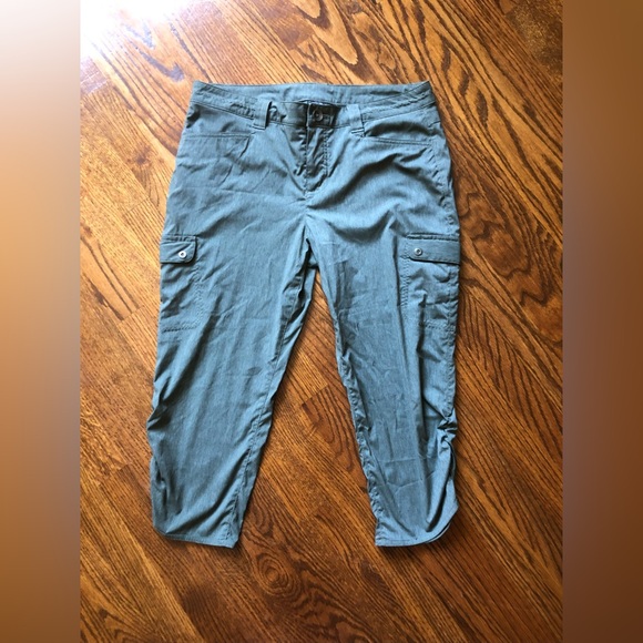 Eddie Bauer Pants - Eddie Bauer Green-Gray Travex Capri Pants - Size 10